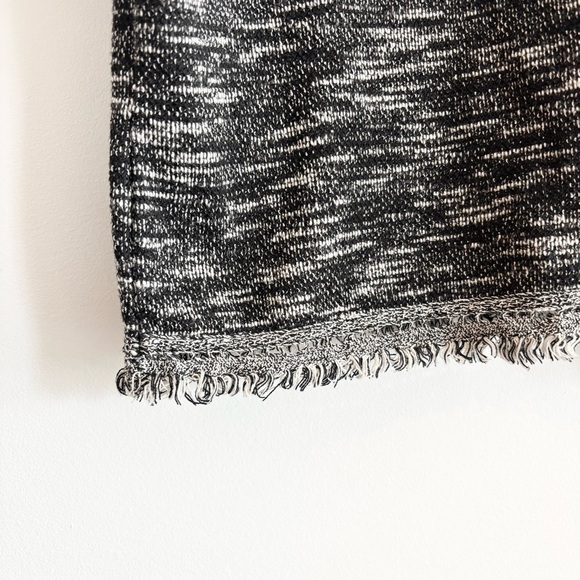 Vero Moda Heathered Woven Fringe V-Neck Blouse - Picture 5 of 9